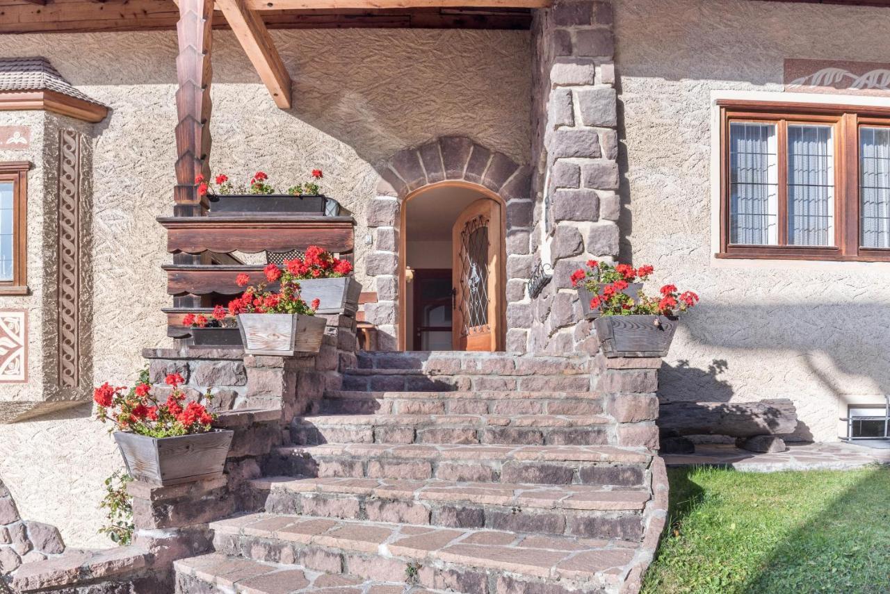 Villa Soldanella Ortisei Exteriör bild